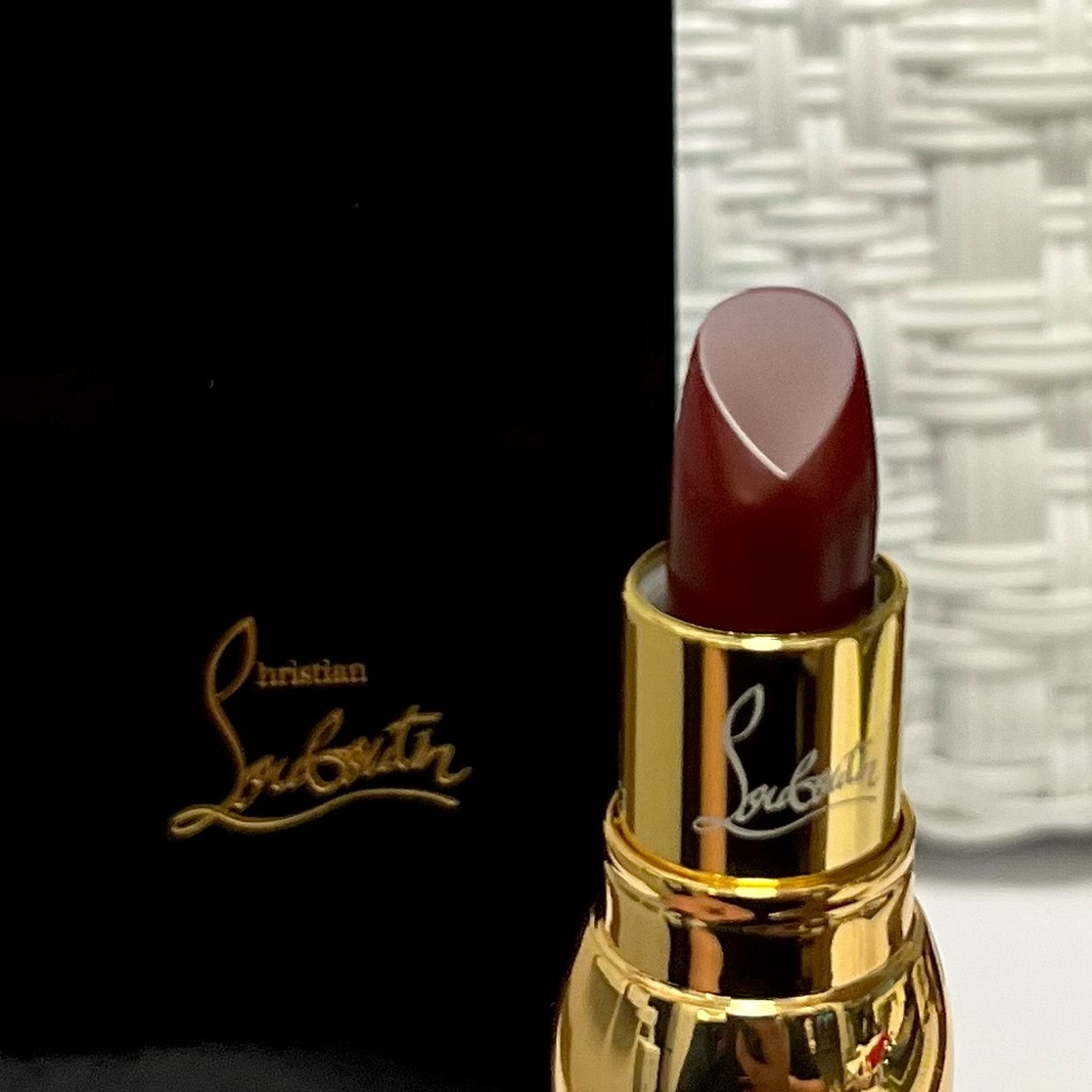 Christian Louboutin Very Prive 410